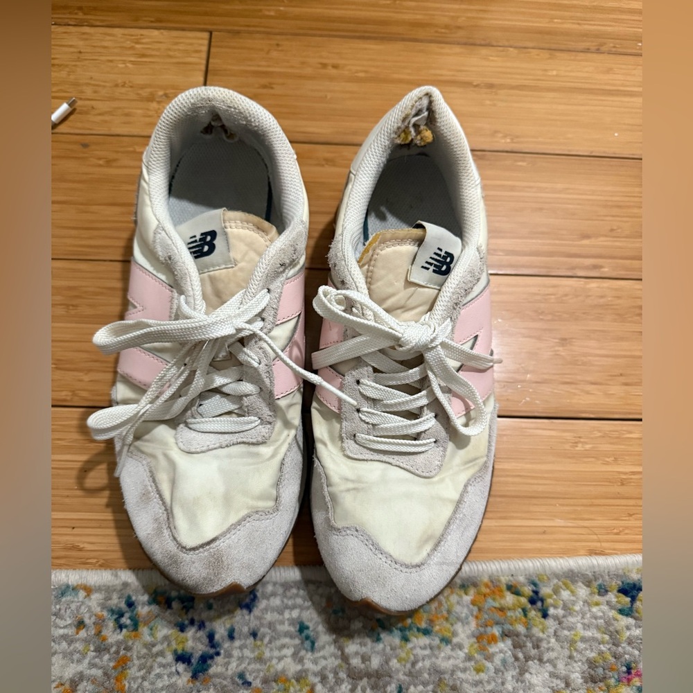 New Balance 237 in white and pink - Picture 2 of 8